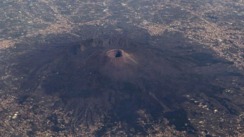 Vista aérea da cratera do Vesúvio - Getty Images