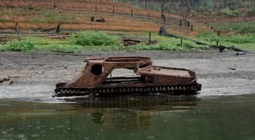 O tanque enferrujado, coberto d'água, no reservatório - Divulgação/Water NSW