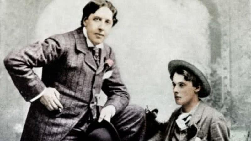 Os amantes Oscar Wilde e Lord Alfred Douglas - Domínio Público