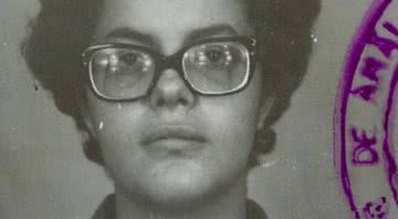 Dilma Rousseff em fotografia da prisão nos anos 1970 - Wikimedia Commons