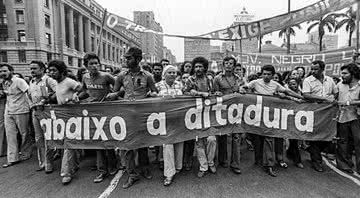 Manifestação contra a ditadura - Wikimedia Commons