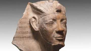 A cabeça de uma esfinge que retrata o faraó Ramsés II, um dos mais famosos governantes do Egito - Divulgação/Ministério de Turismo e Antiguidades do Egito
