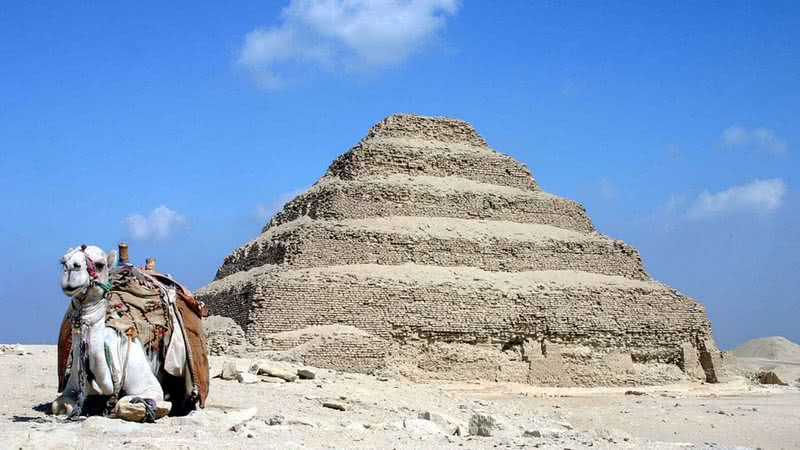 A pirâmide de Djoser - Charles J Sharp/Wikimedia Commons