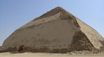 A pirâmide torta do Egito - Wikimedia Commons