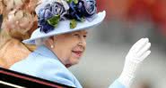 Rainha acenando para pessoas - Getty Images