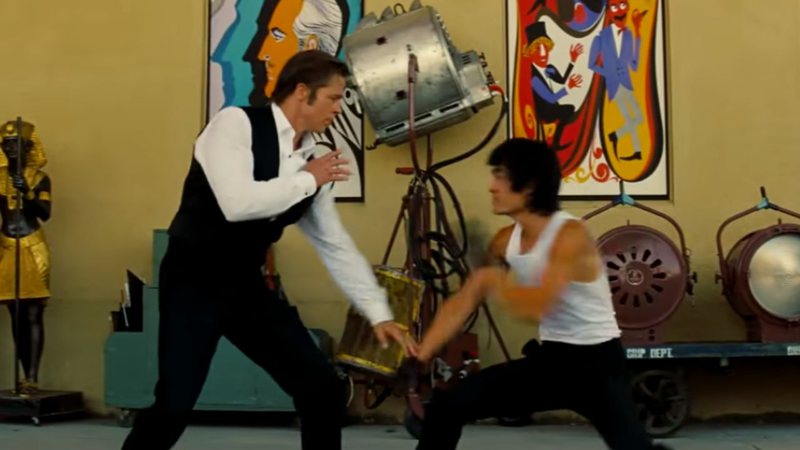 Cena retratando luta de Bruce Lee com dublê - Divulgação / Sony Pictures
