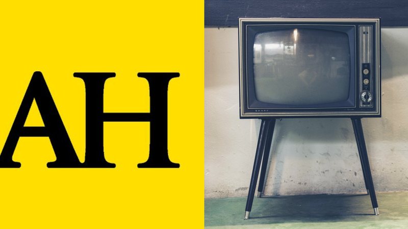Imagem do logo do site Aventuras na História ao lado de uma televisão antiga - Divulgação / Pixabay