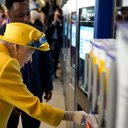 Rainha Elizabeth II no evento de inauguração de estação de metrô em Londres - Getty Images