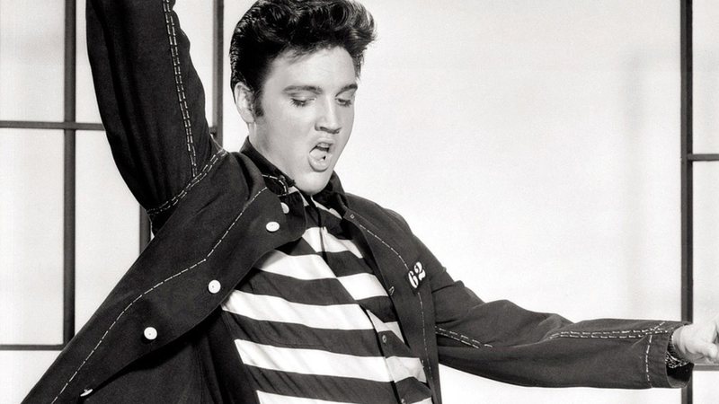 Elvis Presley em sessão de fotos - Pixabay