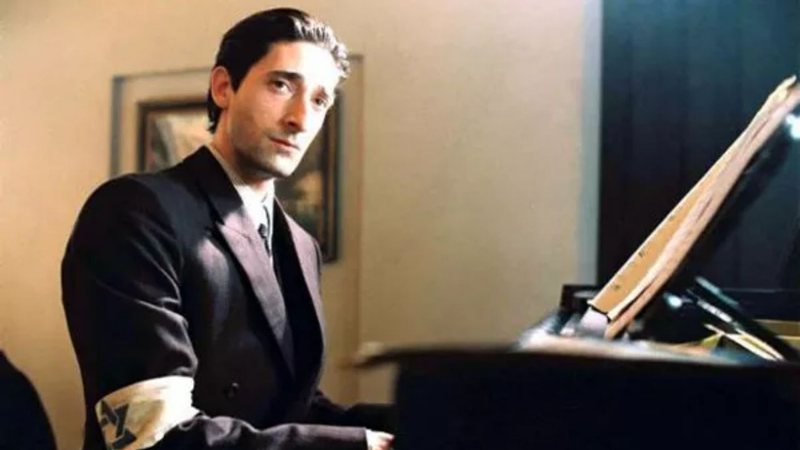 Adrien Brody em cena de 'O Pianista' (2002)