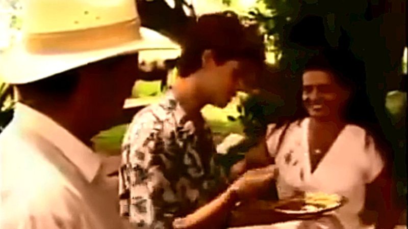 Cena de Jove durante churrasco em 'Pantanal' (1990) - Divulgação / Bloch