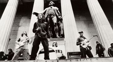 Fotografia da banda Rage Against the Machine no Federal Hall - Divulgação