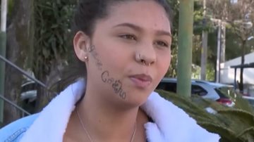 Tayane Caldas teve rosto tatuado por ex-namorado - Divulgação/Youtube/Balanço Geral