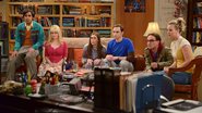 O elenco de 'The Big Bang Theory' durante cena - Divulgação / CBS