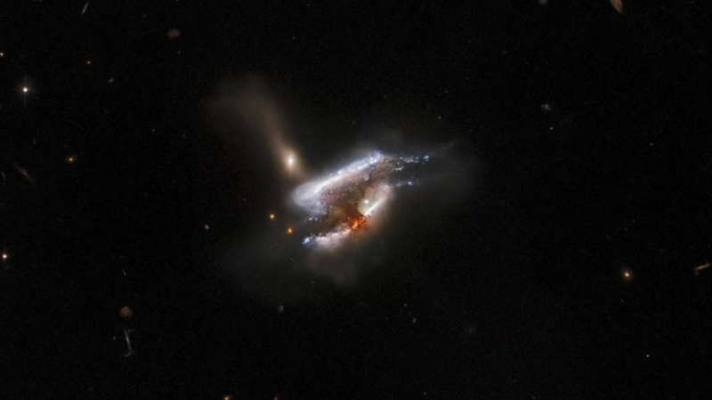 Foto do Telescópio Hubble retratando três galáxias colidindo - Divulgação / NASA