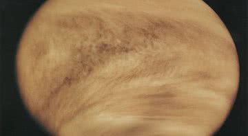 Estrutura das nuvens na atmosfera do planeta Vênus, revelada pelas observações em ultravioleta da sonda "Pioneer Venus Orbiter" - Wikimedia Commons