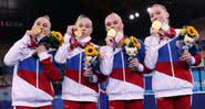 Fotografia mostrando time de ginástica russo após ganhar o ouro - Getty Images