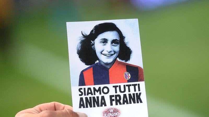 Imagem de Anne Frank com a camisa do Bologna - Getty Images