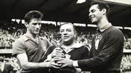 Gilmar, Vicente Feola e Belini com a taça da Copa do Mundo (1958) - Arquivo Nacional