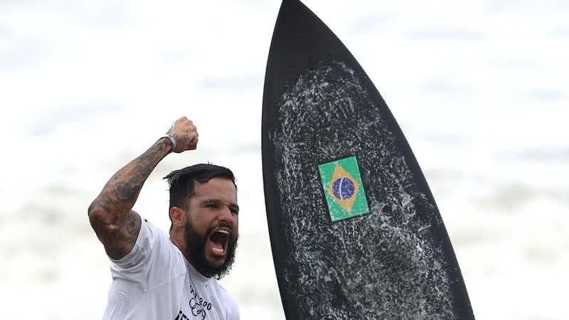 Ítalo Ferreira comemorando a vitória nos Jogos Olímpicos de Tóquio - Getty Images