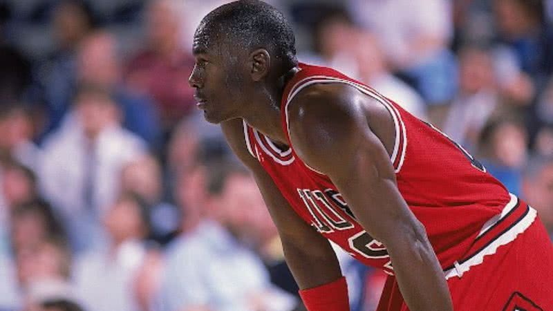 Michael Jordan durante jogo pelo Chicago Bulls - Getty Images