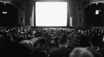 Audiência de cinema em Nova York. No início do século 20, milhares de pessoas eram atraídas aos cinemas - Getty Images