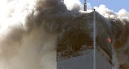 Fotografia de uma das Torres Gêmeas atingida em 11 de setembro de 2001 - Getty Images