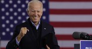 Joe Biden sorri e comemora para câmera - Getty Images