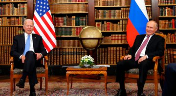 Fotografia de Joe Biden e Vladimir Putin durante o encontro - Getty Images