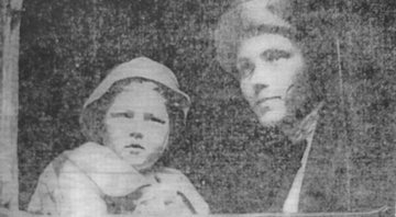 Julia Anderson e seu filho - Domínio Público