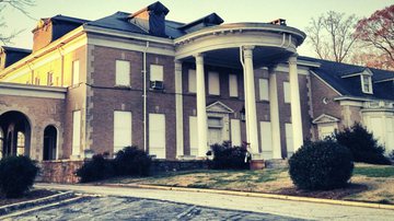 Imagem externa da mansão abandonada - Centro de Preservação de Atlanta