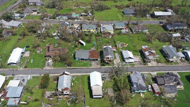 Imagem aérea registra destruição do furacão Isa em Louisiana - Getty Images