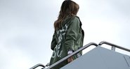 Melania Trump usando uma jaqueta com frase polêmica, em 2018 - Getty Images