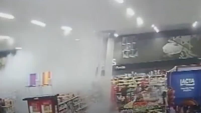 Bomba sendo acionada em supermercado - Reprodução/Vídeo