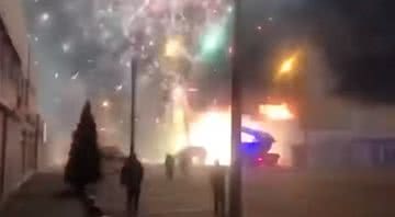 Momento da explosão dos fogos de artifício - Divulgação/ YouTube/ RT
