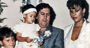 Escobar na companhia de seus filhos e de sua esposa, Victoria Eugenia Henao - Divulgação/Art Films