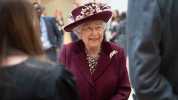 Imagem de Elizabeth II em visita à Thames House - Getty Images