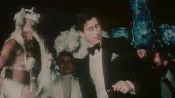 Trecho de vídeo do então príncipe Charles dançando com a sambista brasileira Pinah - Reprodução/YouTube/iconic