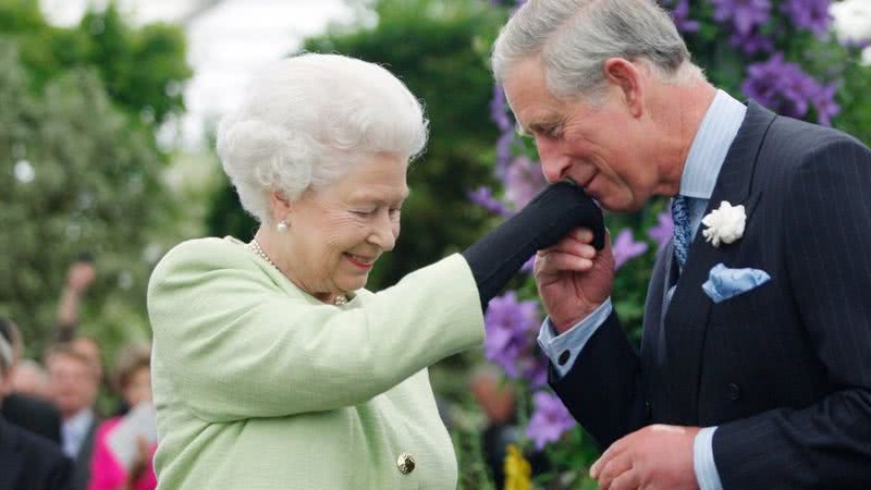 Rainha Elizabeth II e príncipe Charles em 2009 - Getty Images
