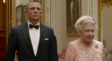 Rainha Elizabeth II e Daniel Craig, em 2012 - Divulgação/Youtube/Olympics