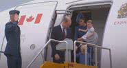 Kate Middleton e Príncipe William saindo de avião com seus filhos - Divulgação/Youtube