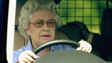 Rainha Elizabeth II, ex rainha do Reino Unido, dirigindo - Getty Images