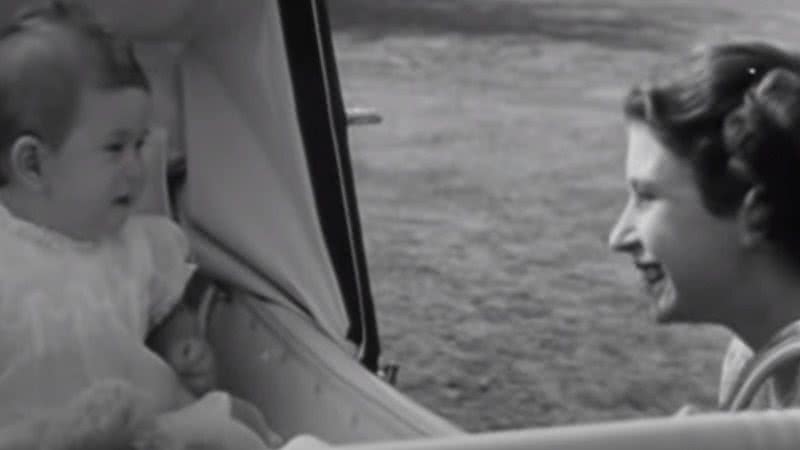 Elizabeth II e Charles, em 1949 - Divulgação/Youtube/British Pathé