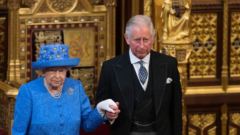 Rainha Elizabeth II e príncipe Charles