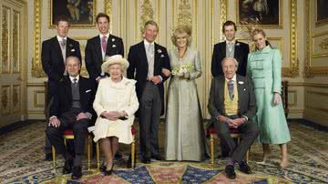 Fotografia de 2005 com os membros da Família Real Britânica - Getty Images