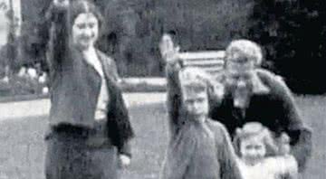Imagem de 1933, na qual Elizabeth II faz a saudação nazista - Divulgação/Youtube