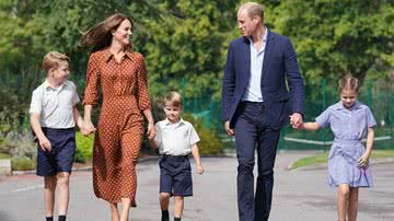 Fotografia de Kate Middleton e príncipe William acompanhados pelos filhos, George, Louis e Charlotte - Getty Images