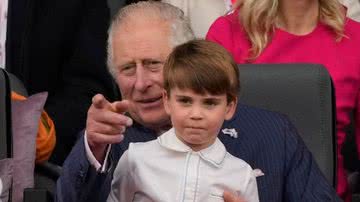 Príncipe Louis jundo do avô, o Príncipe Charles - Getty Images