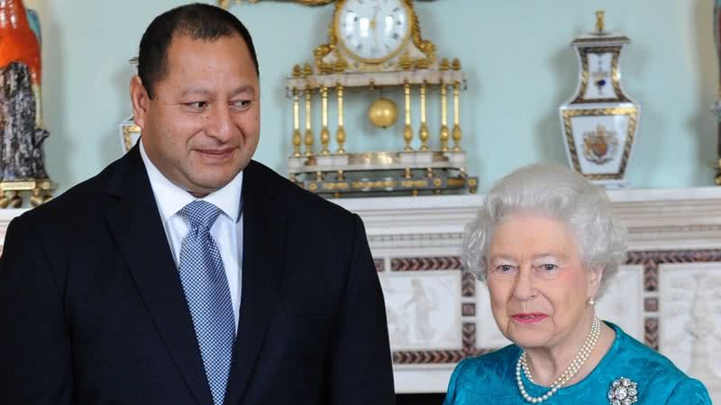 Rainha Elizabeth II e Tupou VI, rei de Tonga