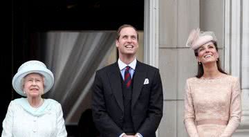 William, Kate e a rainha Elizabeth II em 2012 - Getty Images